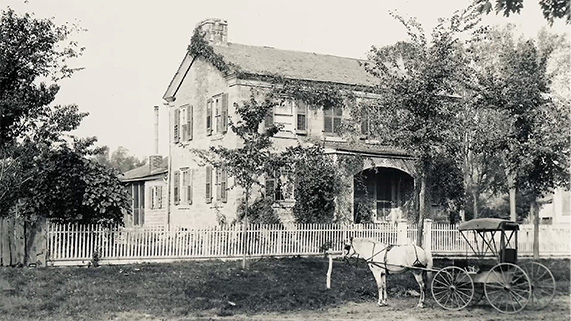 A historical picture of the Lewelling House in Salem, Iowa