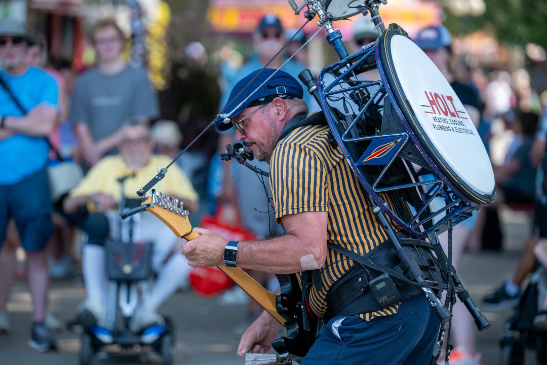 Bandaloni performing at the Iowa State Fair
