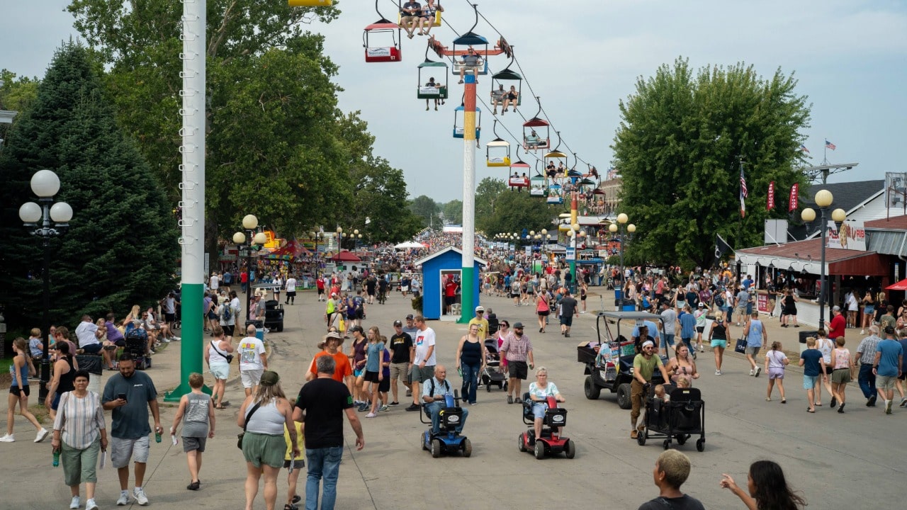 Crowds on the Grand Concourse