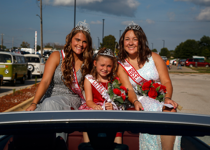 Rose royalty in the Iowa State Fair parade