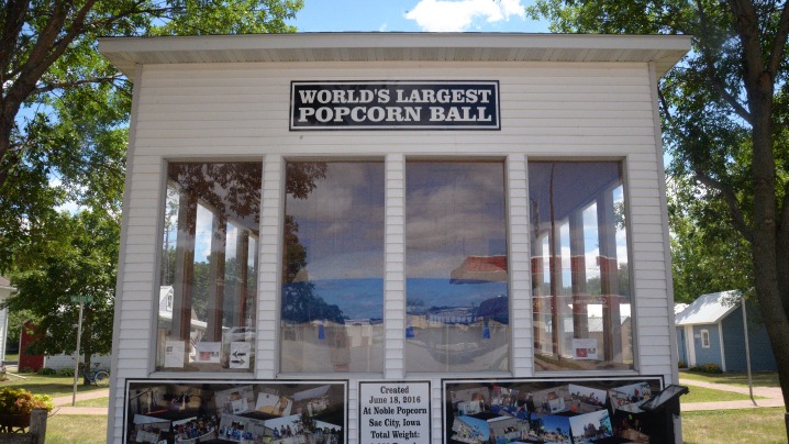 world's largest popcorn ball