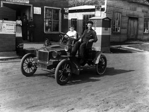 Auto Gassing Up, ca. 1918-1922