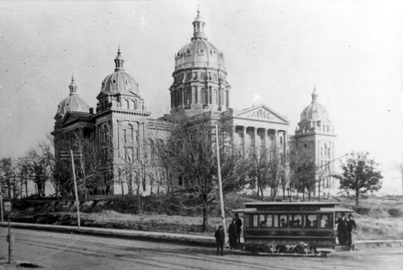 Streetcar Runs Past the Capitol Streetcar Runs Past the Capitol