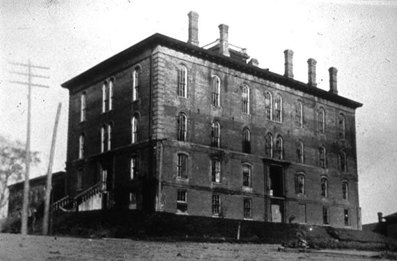 The Brick Capitol in Des Moines, 1858-84 The Brick Capitol in Des Moines, 1858-84