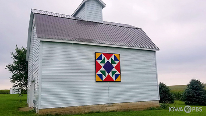 A barn quilt on the side of a white barn in Sac County, Iowa