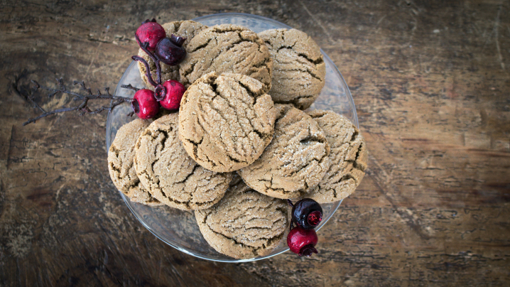 Molasses Crackle Cookies