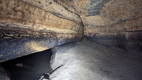 fault line in Coldwater Cave