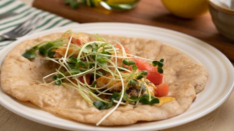 Naan with Aioli Trout