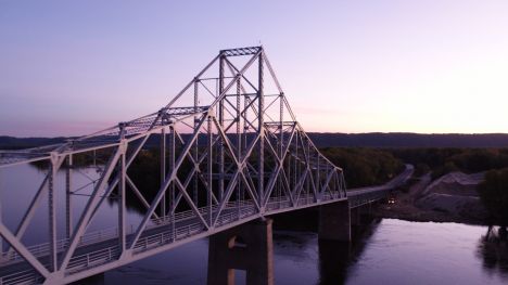 A bridge crossing the Mississippi River