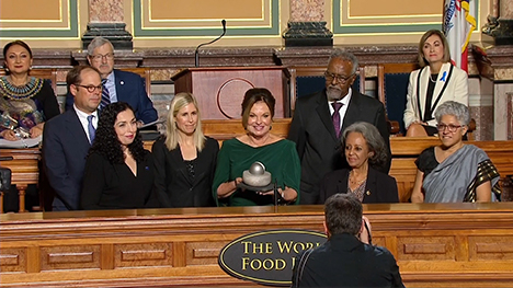 Heidi Kühn receives the World Food Prize.