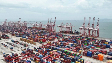 China port full of shipping containers.